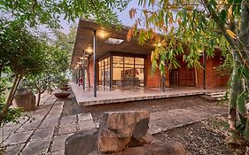 Saffronstays Zen, Igatpuri - Lake-View Villa With Indoor And Outdoor Games